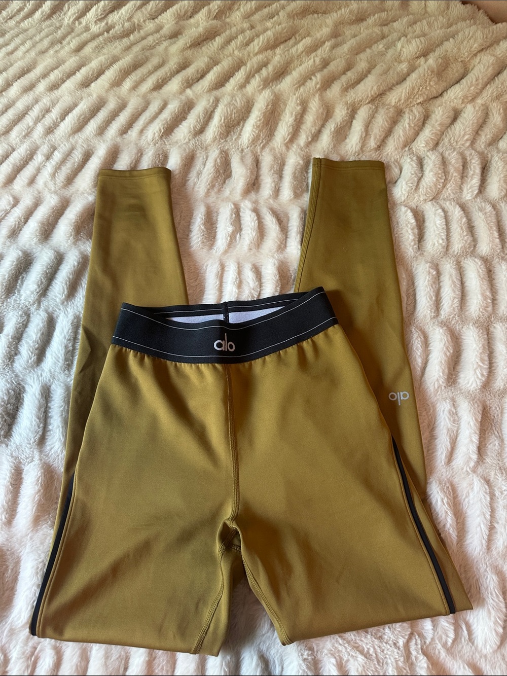 Alo Suit up Olive Green Active Leggings - Alo size Small